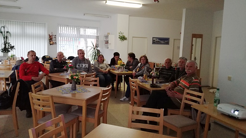 členovia na prednáške